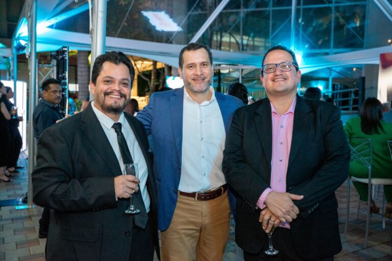 Reencuentro de egresados UNITEC 2001&ndash;2005