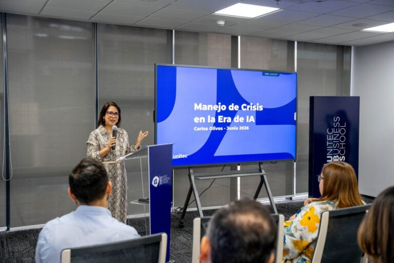 presidenta-ejecutiva-rectora-unitec-aniversario-ubs