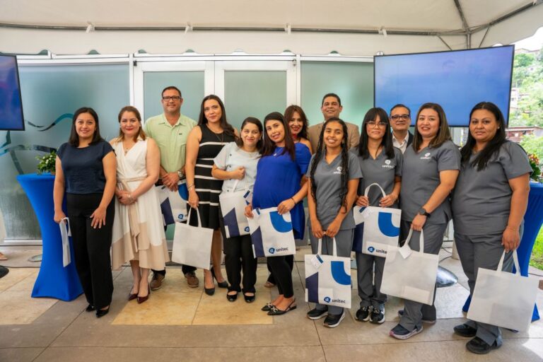 equipo-clinica-odontologica-unitec-10-anos.jpg