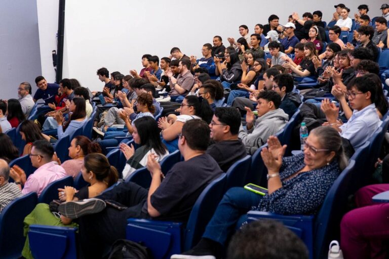 estudiantes-jornada-ingles-empleabilidad.jpg