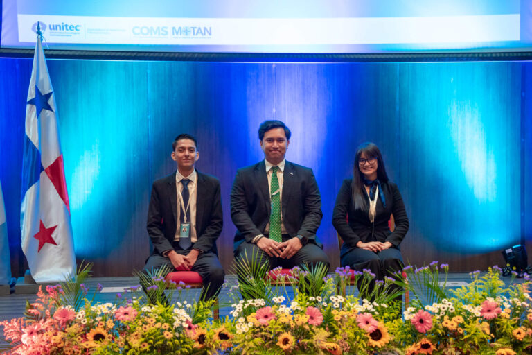 estudiantes-unitec-motan-honduras.jpg