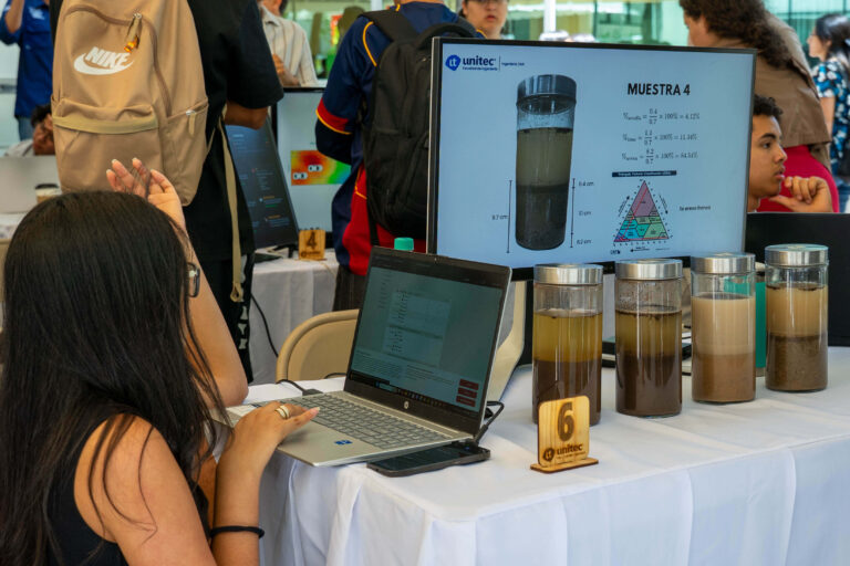 Proyecto de an&aacute;lisis de textura del suelo presentado por estudiantes de Ingenier&iacute;a UNITEC