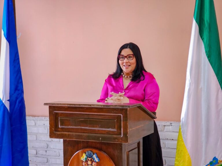 maria-roxana-espinal-convenio-valle-angeles.jpg