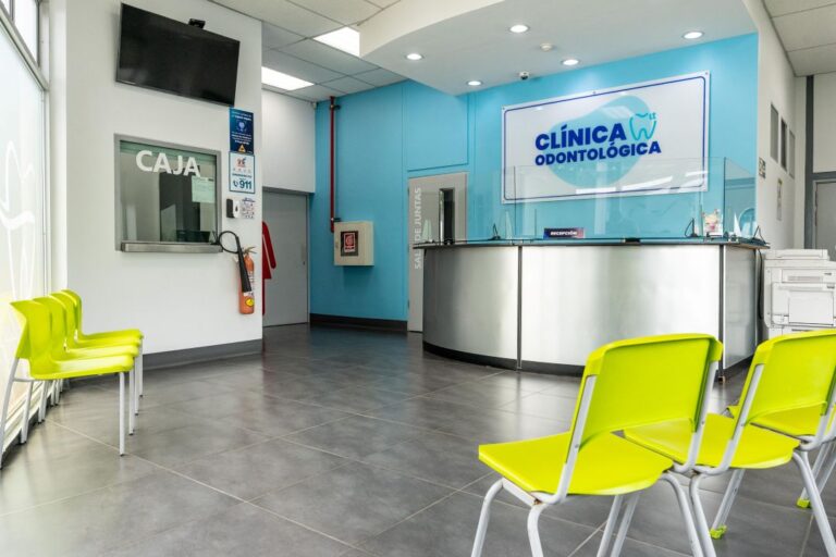 sala-espera-clinica-odontologica-unitec.jpg