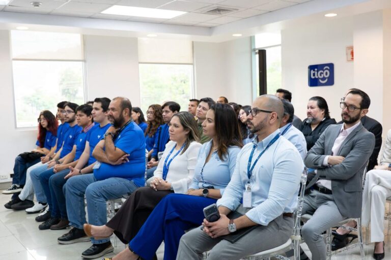 Asistentes durante la premiaci&oacute;n de la cuarta edici&oacute;n del IT Factor de Tigo