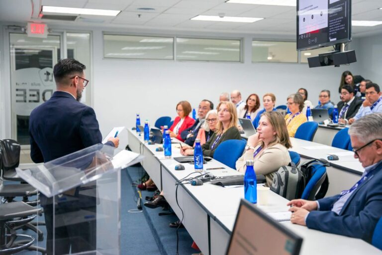 Presentaci&oacute;n durante ALAC 2026